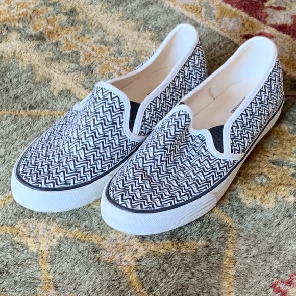 american eagle slip on shoes
